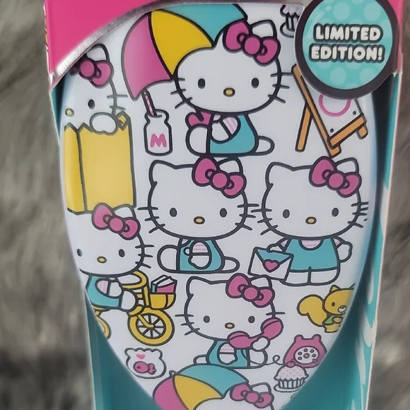 Hello Kitty Wet Brush Detangler - Limited Edition - Picture 3 of 8